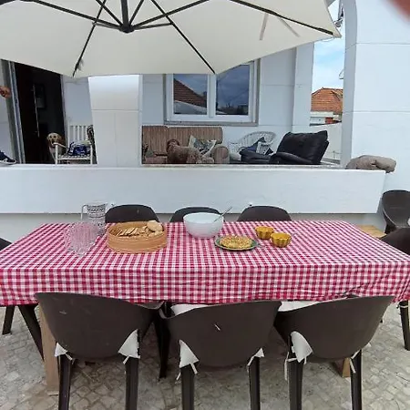 Caparica-Pool And Walking Distance To The Beach * 卡帕里卡海岸