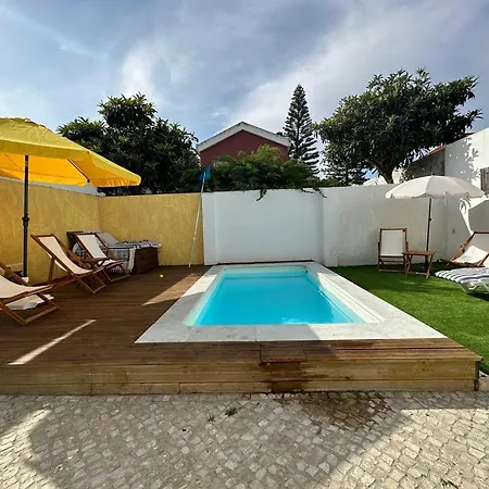 Caparica-Pool And Walking Distance To The Beach * 卡帕里卡海岸