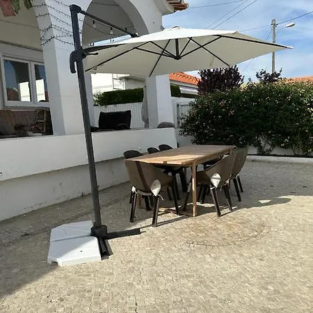 Caparica-Pool And Walking Distance To The Beach