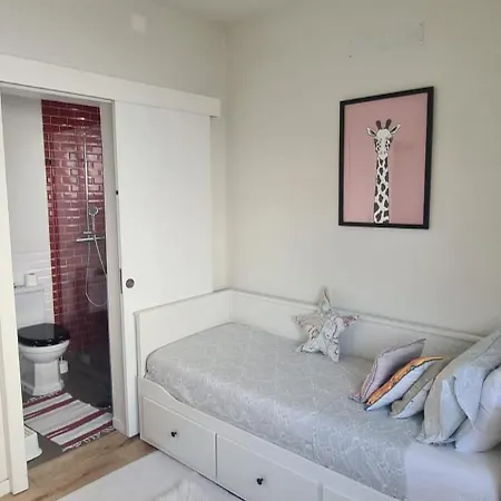 Caparica-Pool And Walking Distance To The Beach
