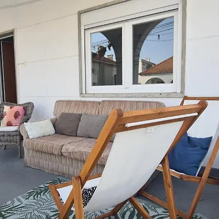 度假居 Caparica-Pool And Walking Distance To The Beach