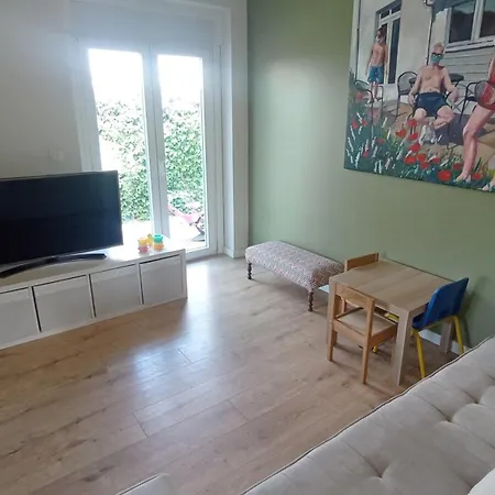 Caparica-Pool And Walking Distance To The Beach